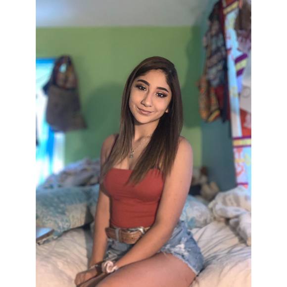 Meet your Posher, Cassandra - Picture 1 of 1